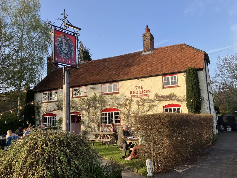 Red Lion, Chalgrove - Pub and Sign - April 2026. (Pub, External). Published on 12-04-2026 