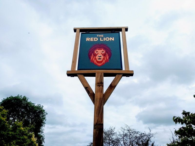 Red Lion, Peppard - pub sign - May 2022. (Sign, Key). Published on 27-11-2025 