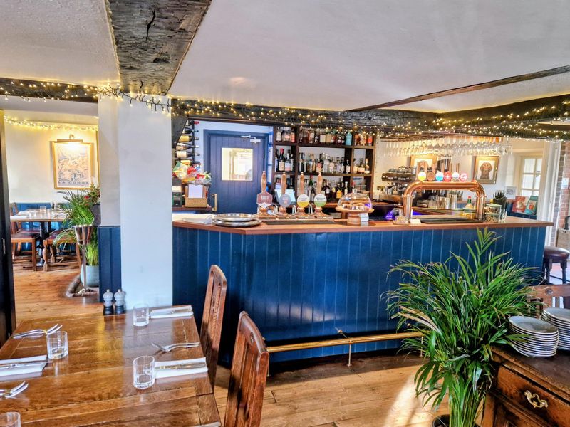 Red Lion, Peppard - interior & bar - Nov 2025. (Pub, Bar, Key). Published on 27-11-2025 