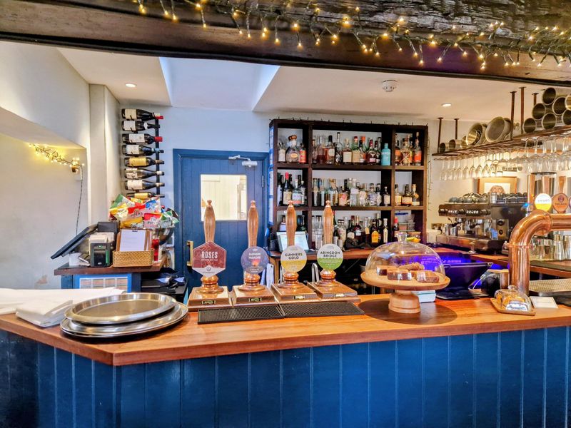 Red Lion, Peppard - bar - Nov 2025. (Pub, Bar). Published on 27-11-2025 