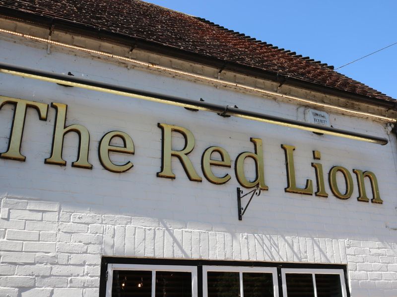 Cholsey - Red Lion - pub sign on east end Jul 2026. (Pub, Sign). Published on 10-08-2026