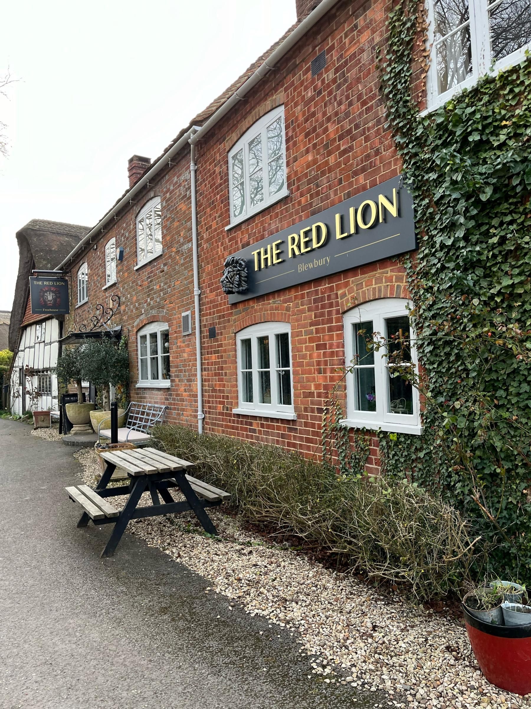 Blewbury - Red Lion - looking south-west (Mar 2024). (Pub, External). Published on 11-03-2024