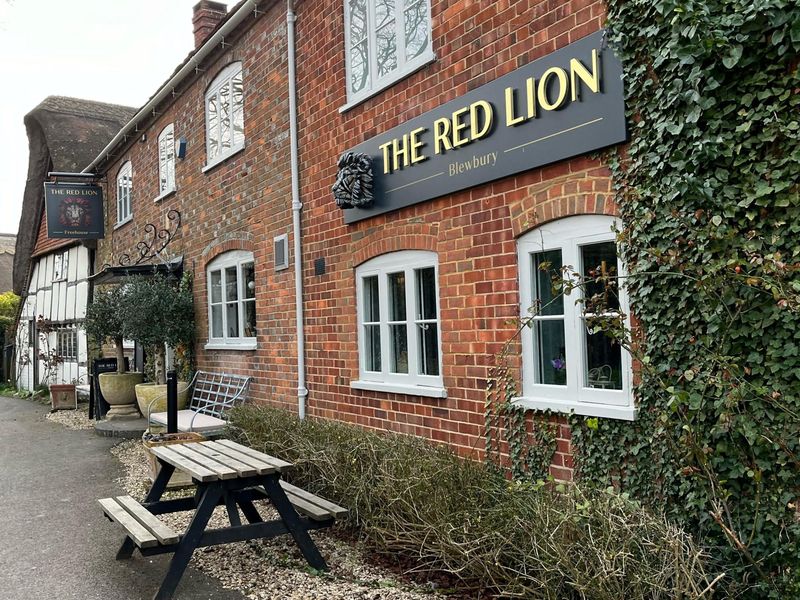Blewbury - Red Lion - looking south-west (Mar 2024). (Pub, External). Published on 11-03-2024