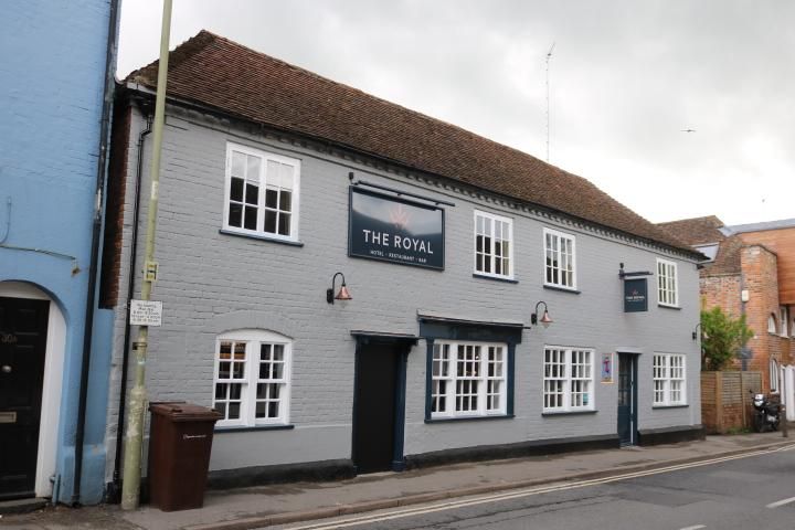 Royal, Wallingford - looking south-east May 2023. (Pub, External). Published on 07-05-2023