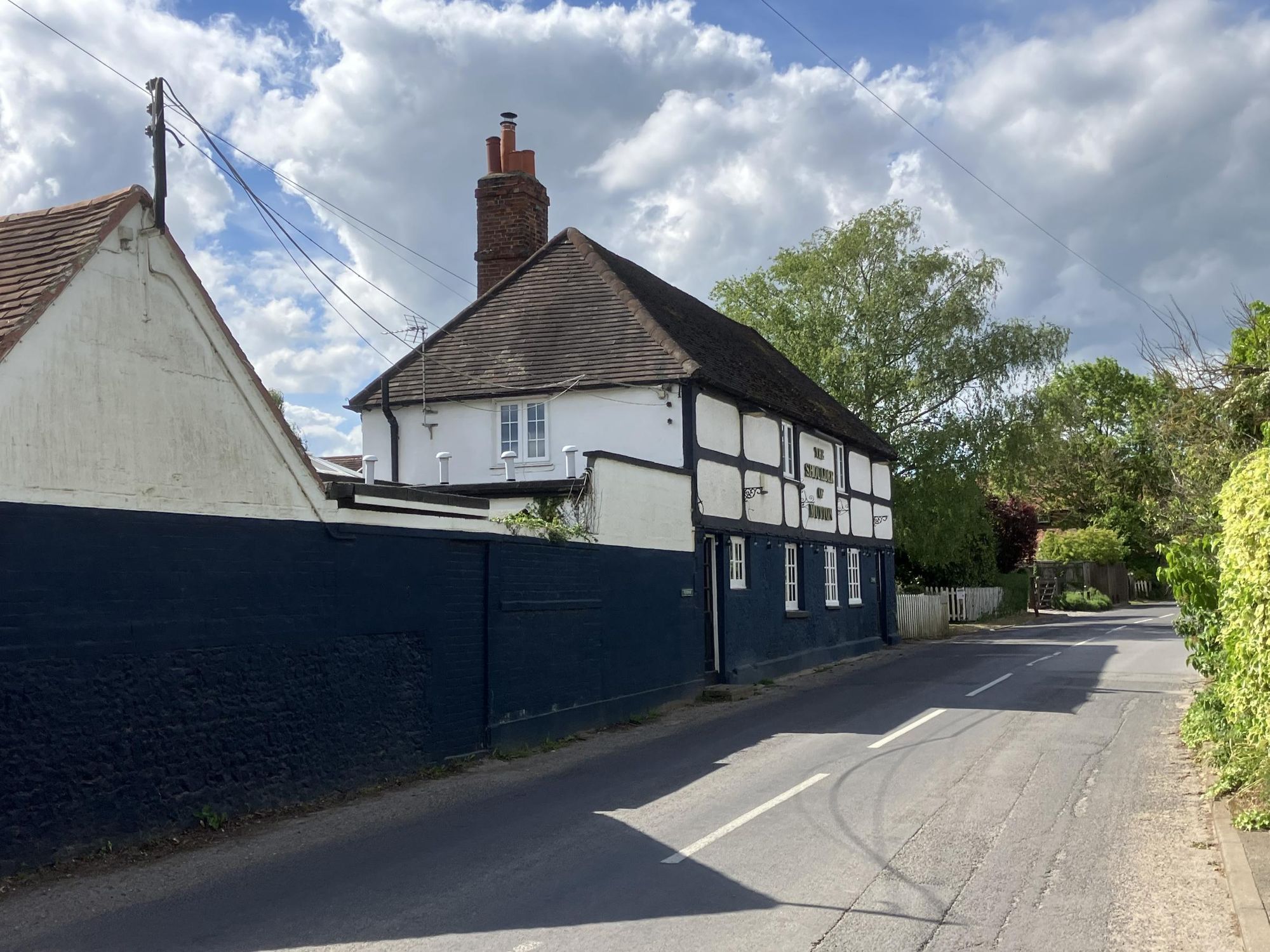 Shoulder of Mutton, Playhatch - May2026. (Pub, External, Key). Published on 06-05-2026