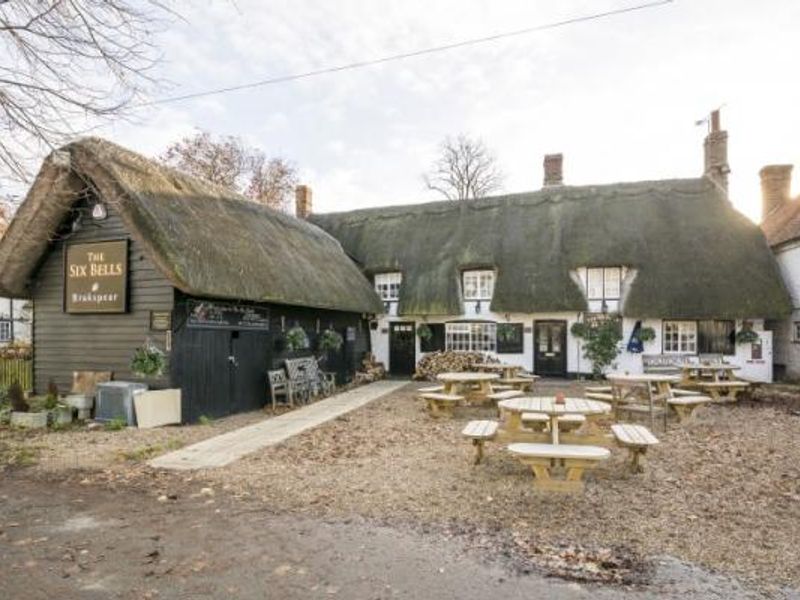 Warborough - Six Bells - looking south Nov 2013. (Pub, External). Published on 28-11-2013