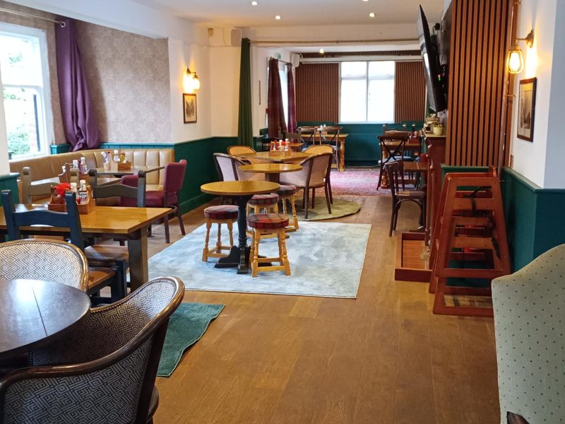 Three Horseshoes, Henley - Interior - Oct 2026. (Bar). Published on 26-10-2026