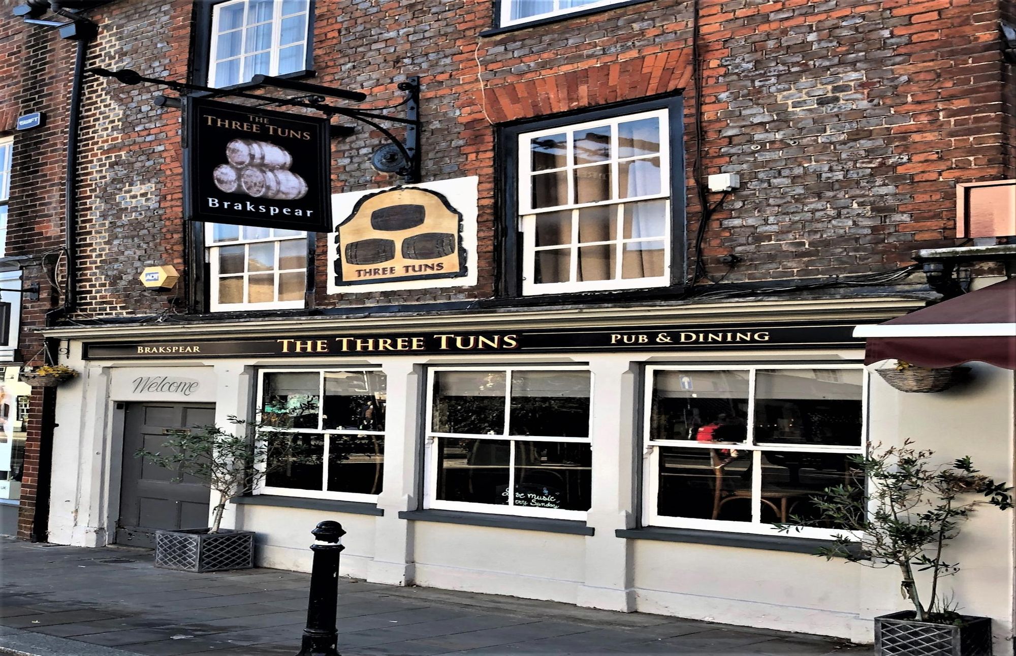 Three Tuns, Henley-on-Thames - looking south-east Oct 2022. (Pub, External, Key). Published on 10-11-2022