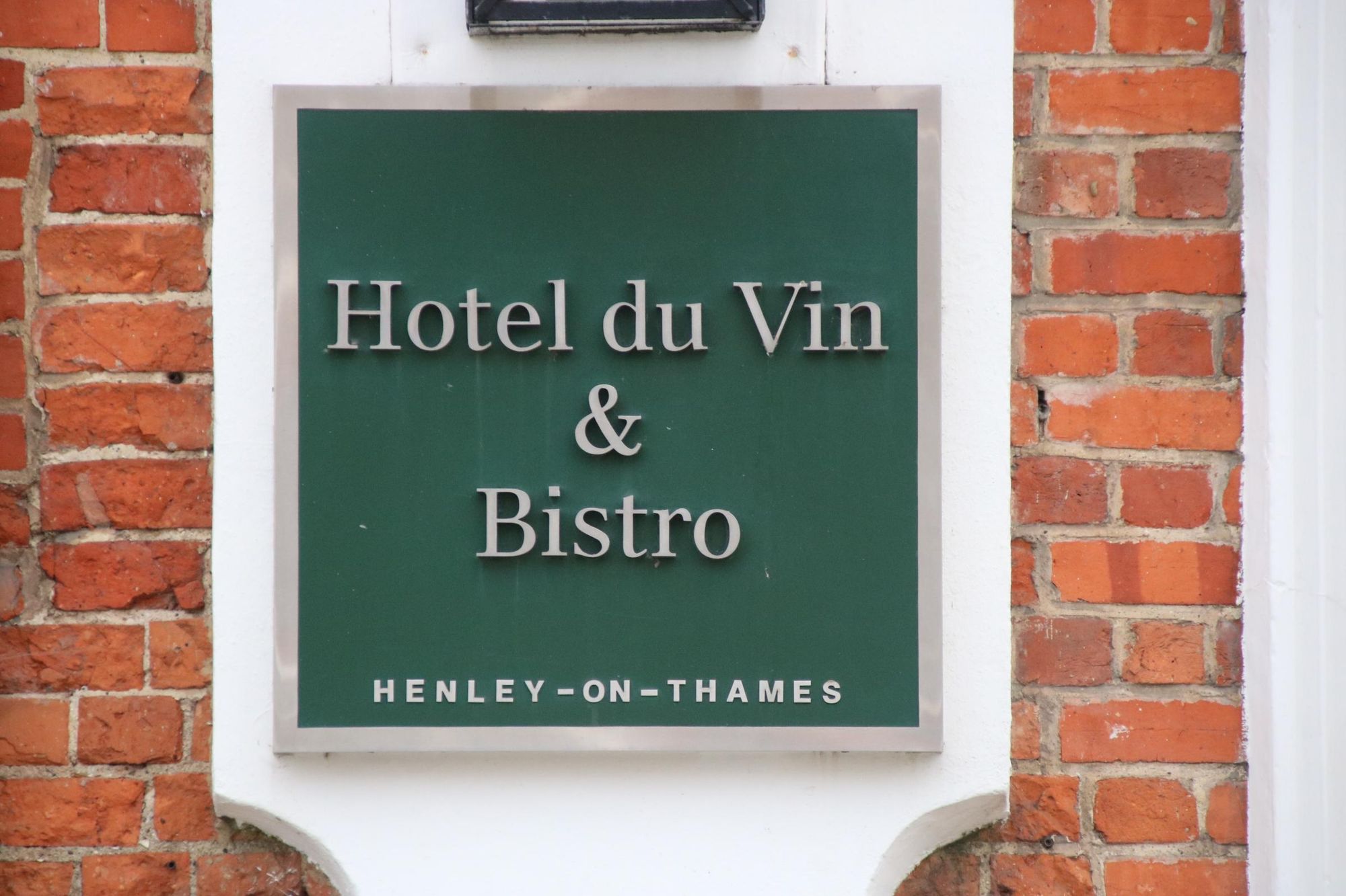 Hotel du Vin, Henley-on-Thames - sign Jul 2020. (Pub, Sign). Published on 18-11-2020