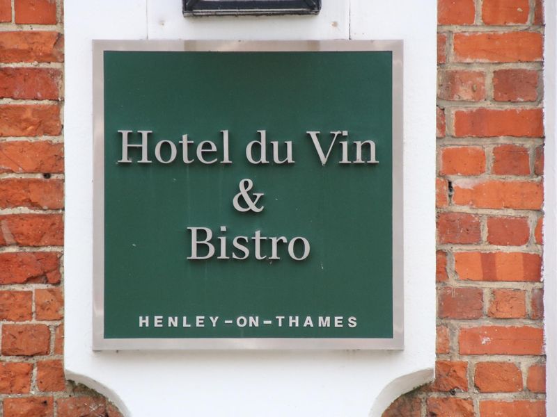 Hotel du Vin, Henley-on-Thames - sign Jul 2020. (Pub, Sign). Published on 18-11-2020