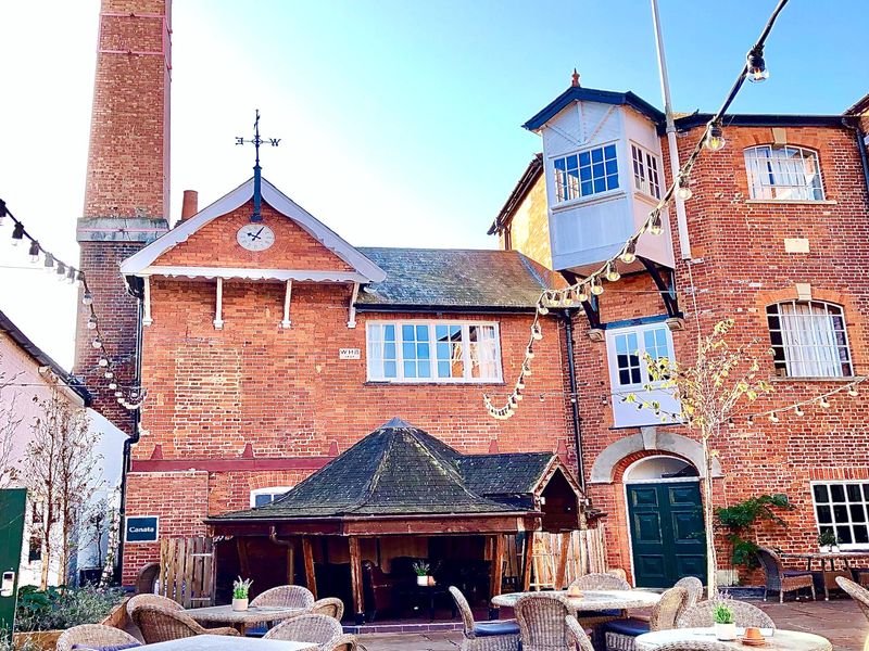 Hotel du Vin, Henley-on-Thames - looking west Oct 2022. (Pub, External). Published on 10-11-2022 