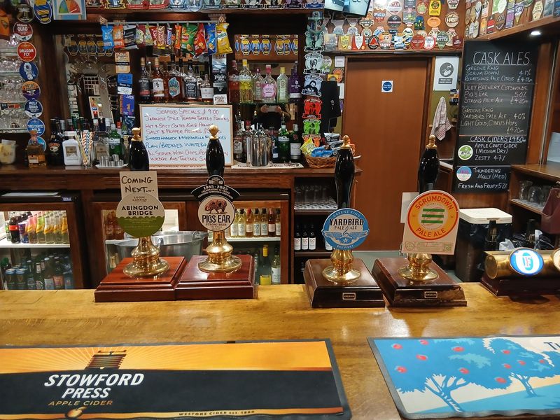 Comrades Club, Wallingford - Bar - Mar 2026. (Bar). Published on 06-03-2026 