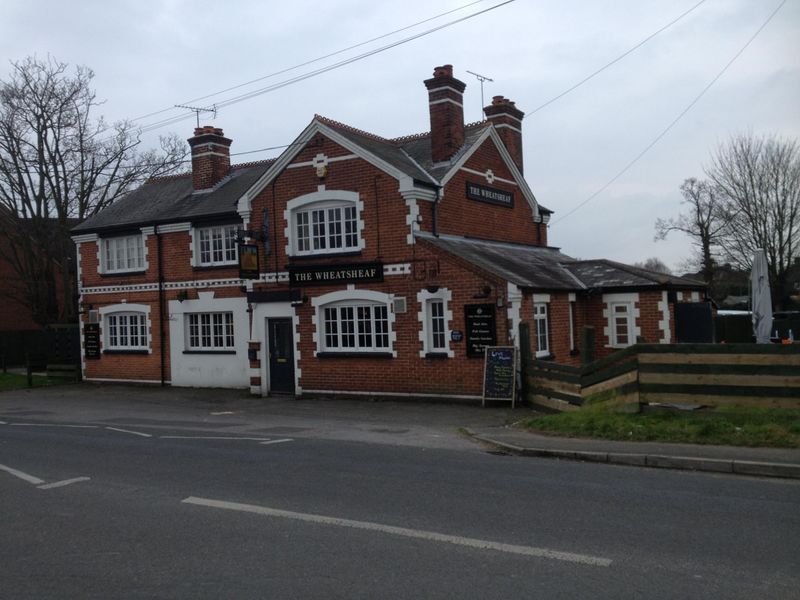 Wheatsheaf, Didcot - looking south-east Mar 2014. (Pub, External). Published on 08-12-2021