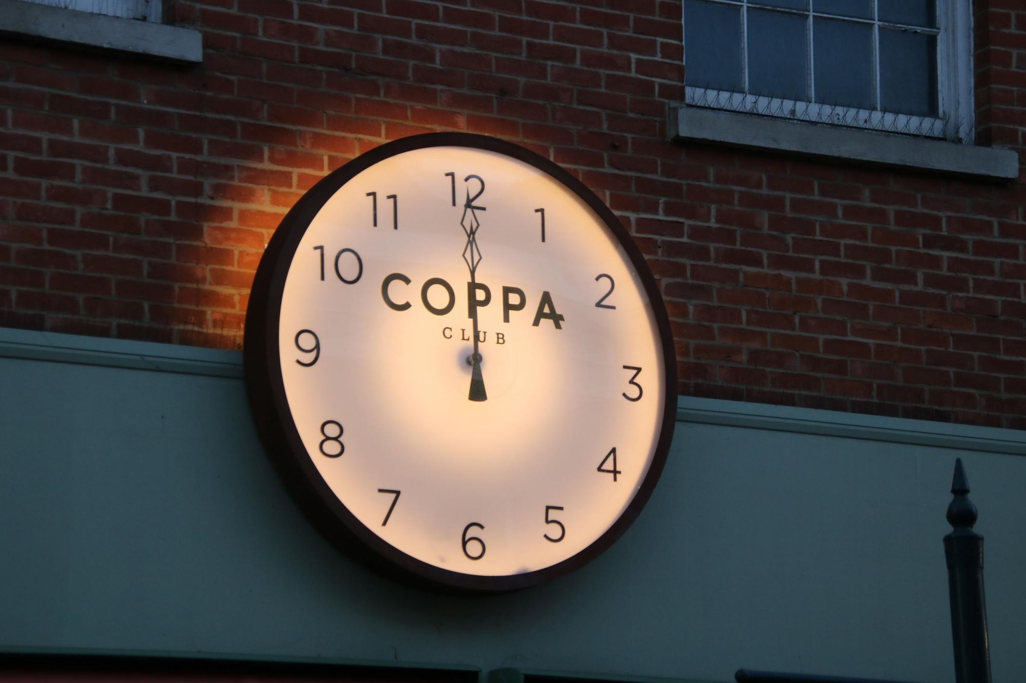 Coppa Club, Henley-on-Thames - clock & name 2021 Nov. (Pub, Sign). Published on 13-01-2022