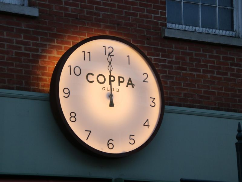 Coppa Club, Henley-on-Thames - clock & name 2021 Nov. (Pub, Sign). Published on 13-01-2022 