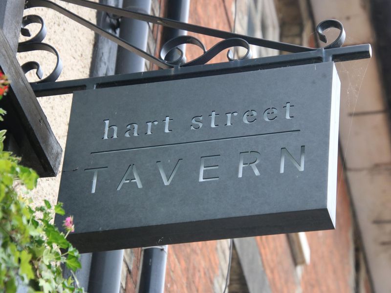 Hart Street Tavern - sign Jul 2020. (Pub, Sign). Published on 18-11-2020 