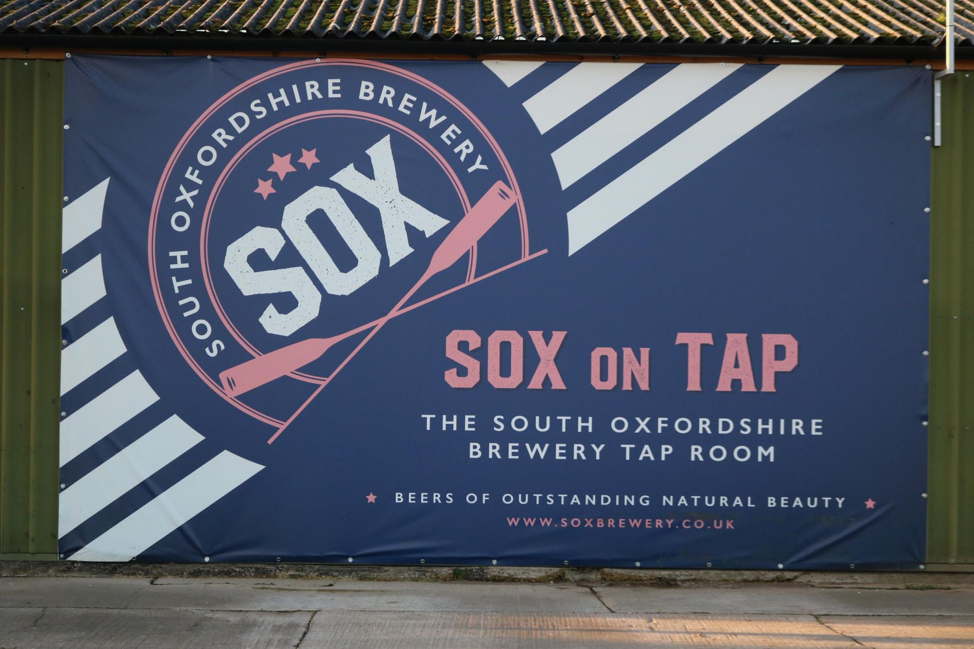 SOX Taproom, Ipsden - banner looking NW Dec 2022. (Pub, Sign). Published on 15-12-2022
