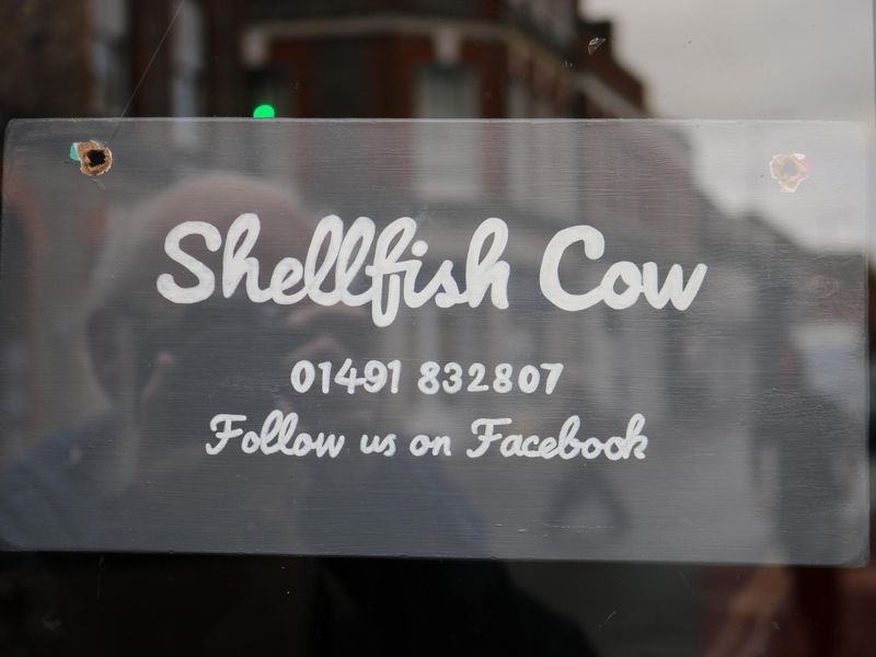 Shellfish Cow, Wallingford - name [IMG_0657].JPG. (Pub, Sign). Published on 18-11-2020 
