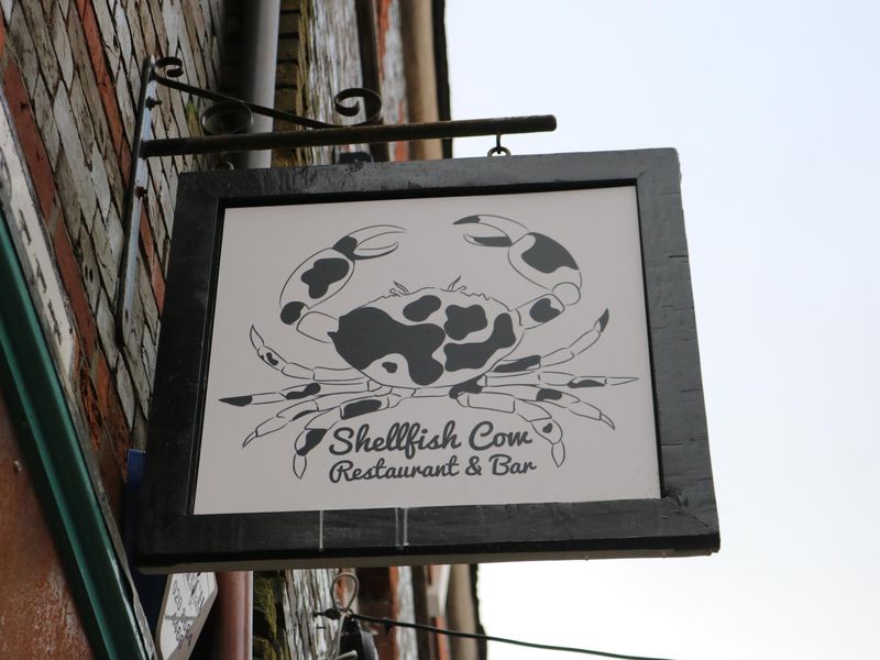 Shellfish Cow, Wallingford - sign from north [IMG_0658].JPG. (Pub, Sign). Published on 18-11-2020 