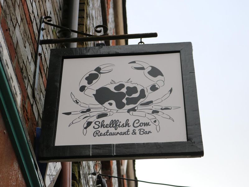 Shellfish Cow, Wallingford - sign from north [IMG_0658].JPG. (Pub, Sign). Published on 18-11-2020