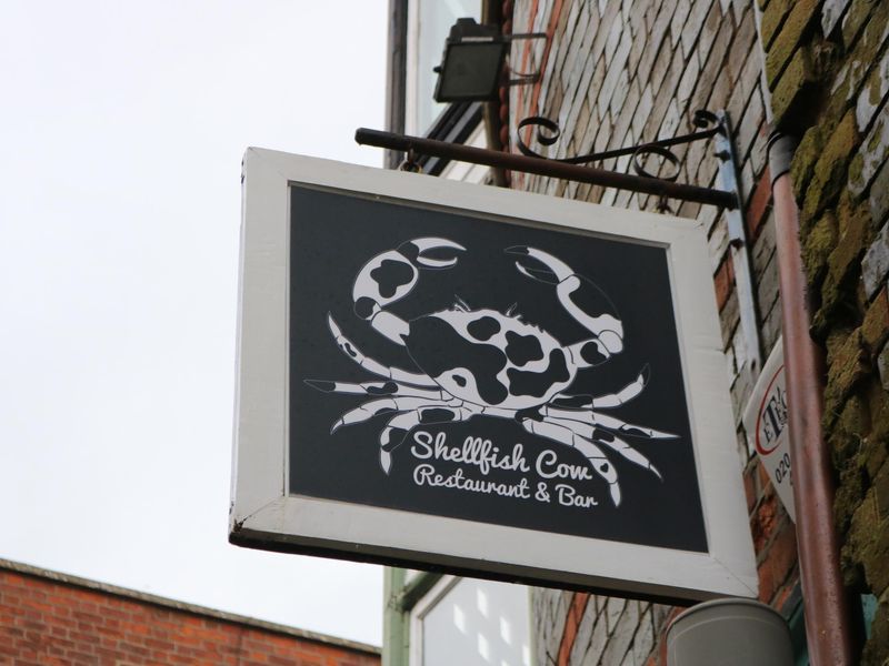 Shellfish Cow, Wallingford - sign from south [IMG_0661].JPG. (Pub, Sign). Published on 18-11-2020 