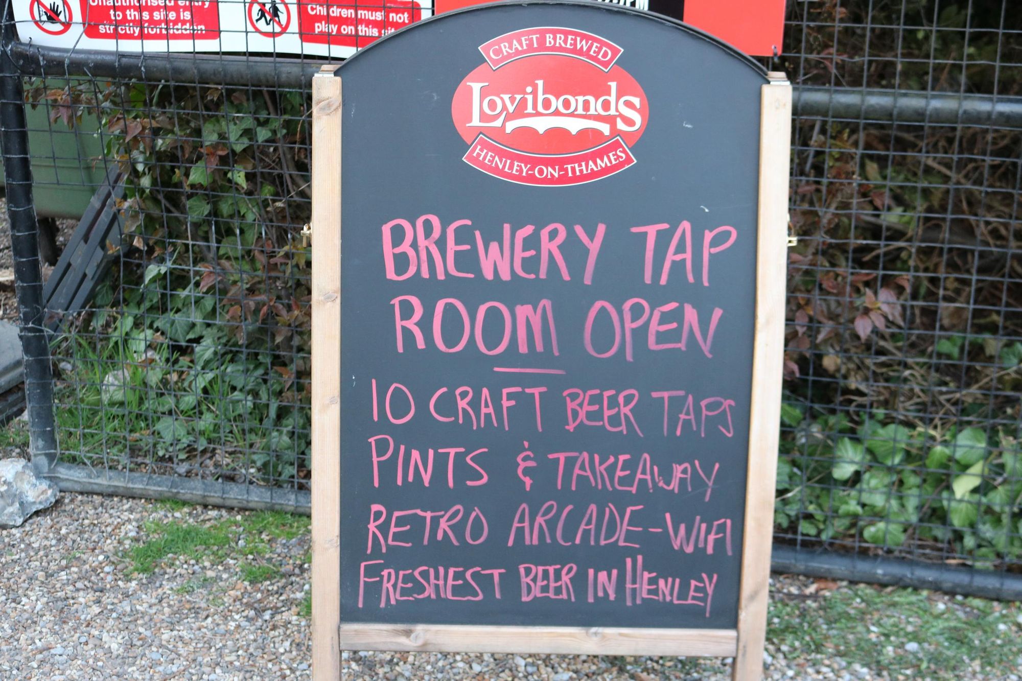 Lovibonds Tasting Room, Henley-on-Thames - sign Mar 2019. (Pub, Sign). Published on 08-05-2023