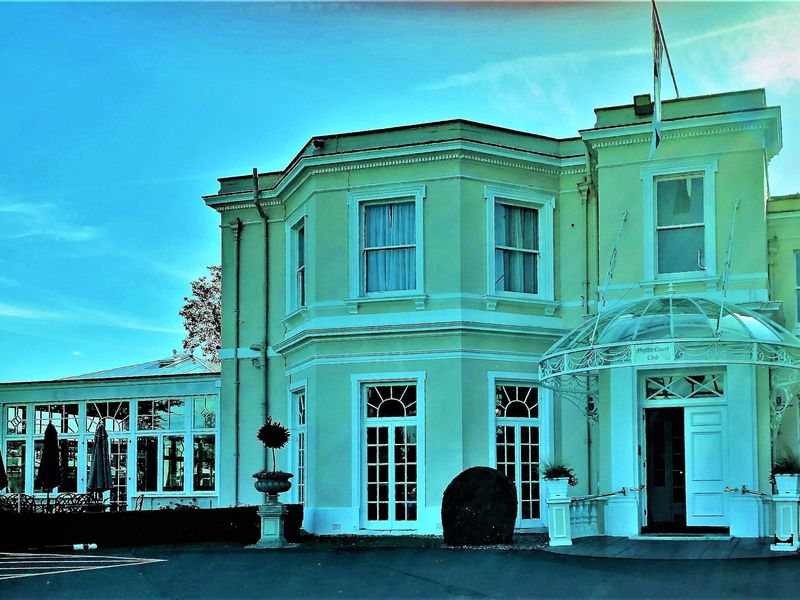 Phyllis Court Club, Henley-on-Thames - looking south Oct 2022. (Pub, External, Key). Published on 10-11-2022 