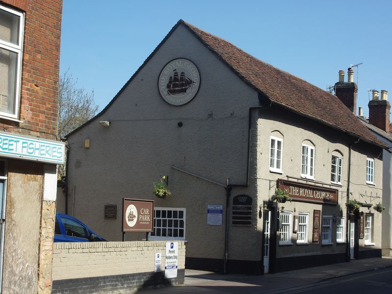 Royal George, Salisbury (Photo: Geoff Marsh - 09/04/2025). (Pub, External). Published on 09-04-2025 