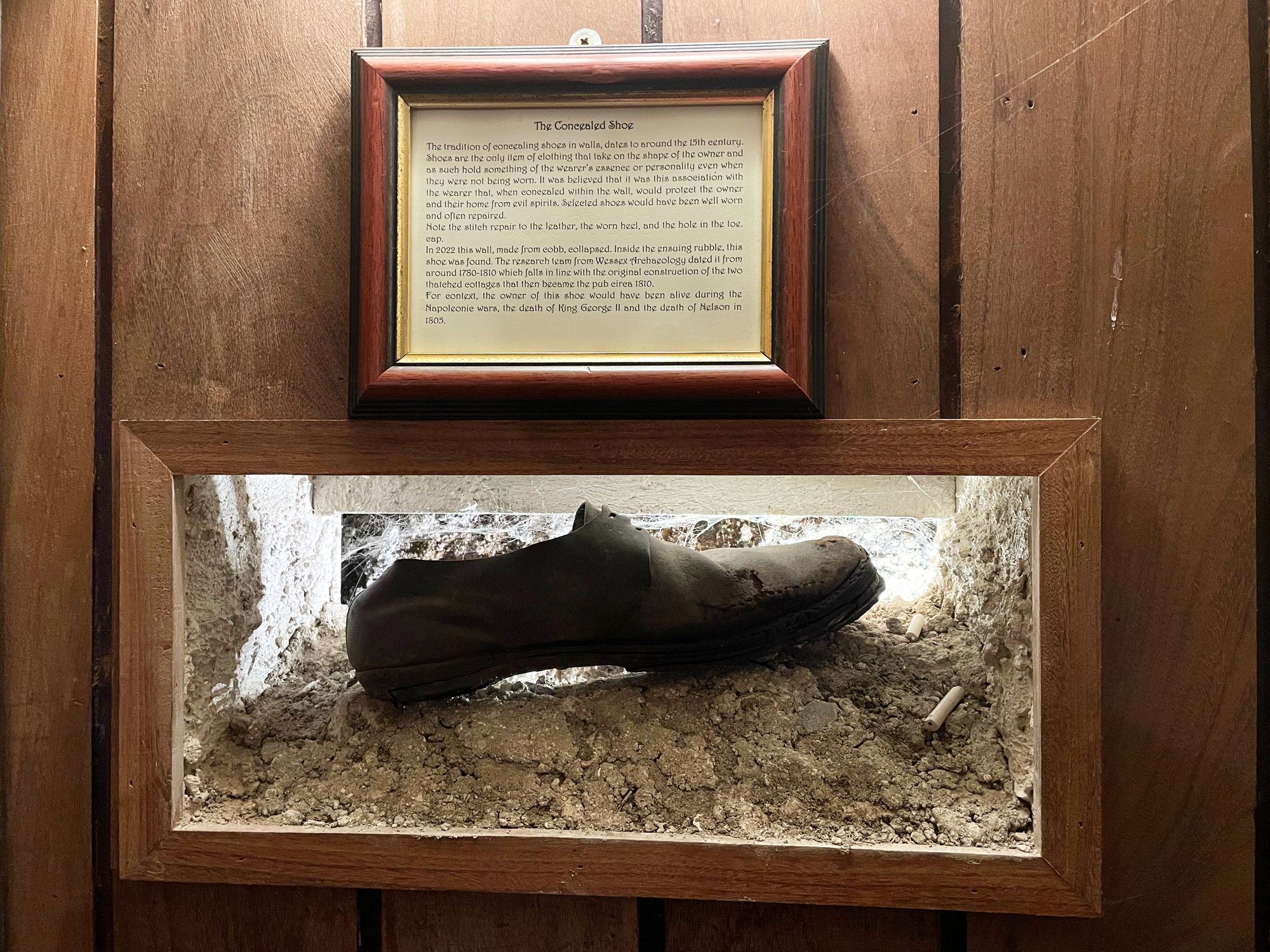 Plume of Feathers, Shewton (Photo: Nick Yarwood - 25/11/2025). (Sign). Published on 25-11-2025