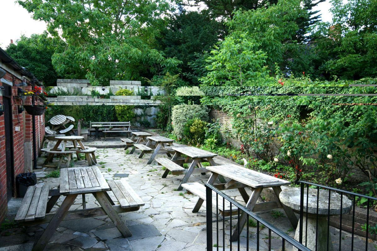 Wig & Quill. (Pub, Garden). Published on 06-09-2015