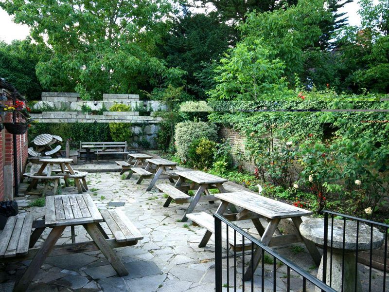 Wig & Quill. (Pub, Garden). Published on 06-09-2015