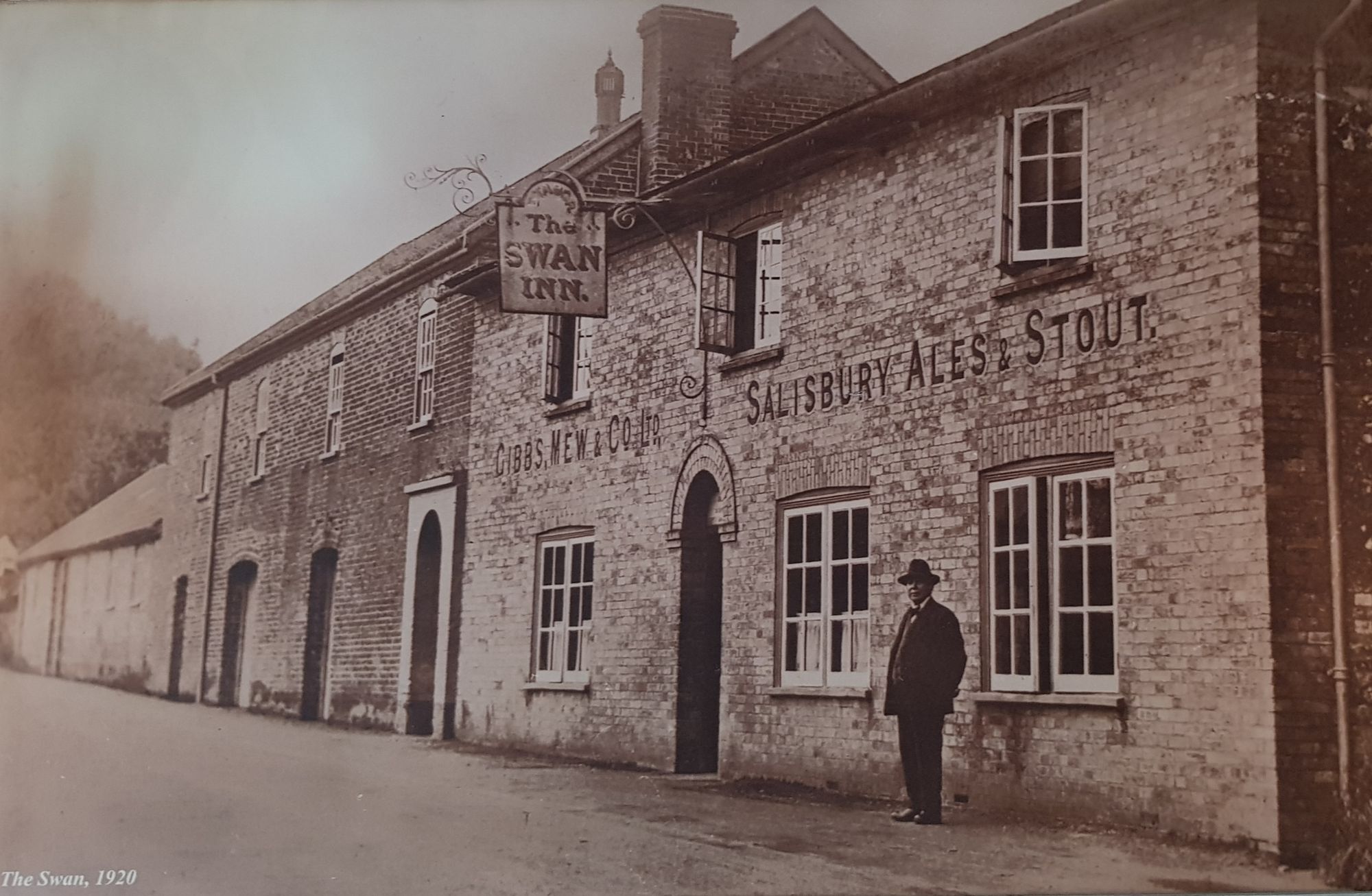 Photo Hanging in Pub. (Pub). Published on 14-05-2022