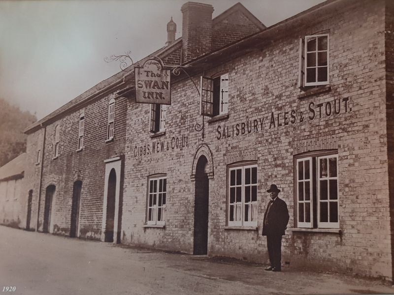 Photo Hanging in Pub. (Pub). Published on 14-05-2022