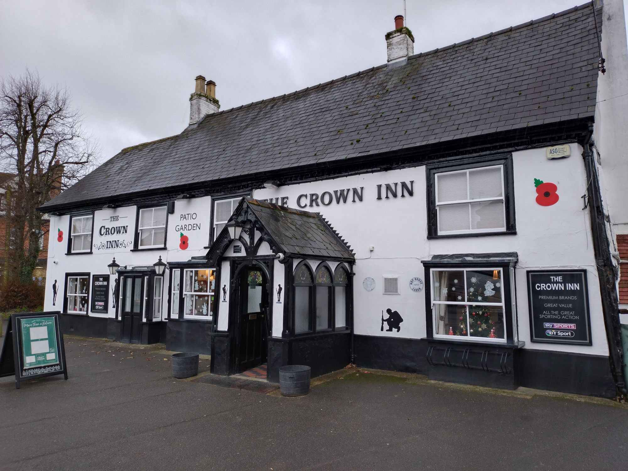 Crown, Ludgershall (Photo: Andrew Ward – 27/11/2023). (Pub, External, Key). Published on 12-08-2025