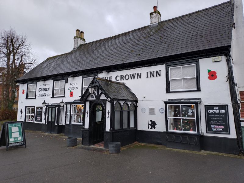 Crown, Ludgershall (Photo: Andrew Ward – 27/11/2023). (Pub, External, Key). Published on 12-08-2025