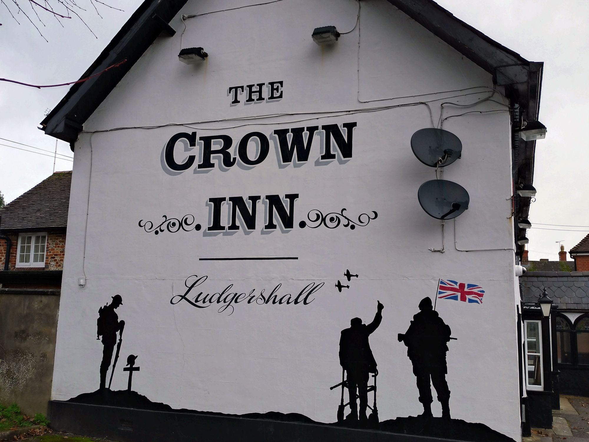 Crown, Ludgershall (Photo: Andrew Ward – 27/11/2023). (Pub, External). Published on 12-08-2025