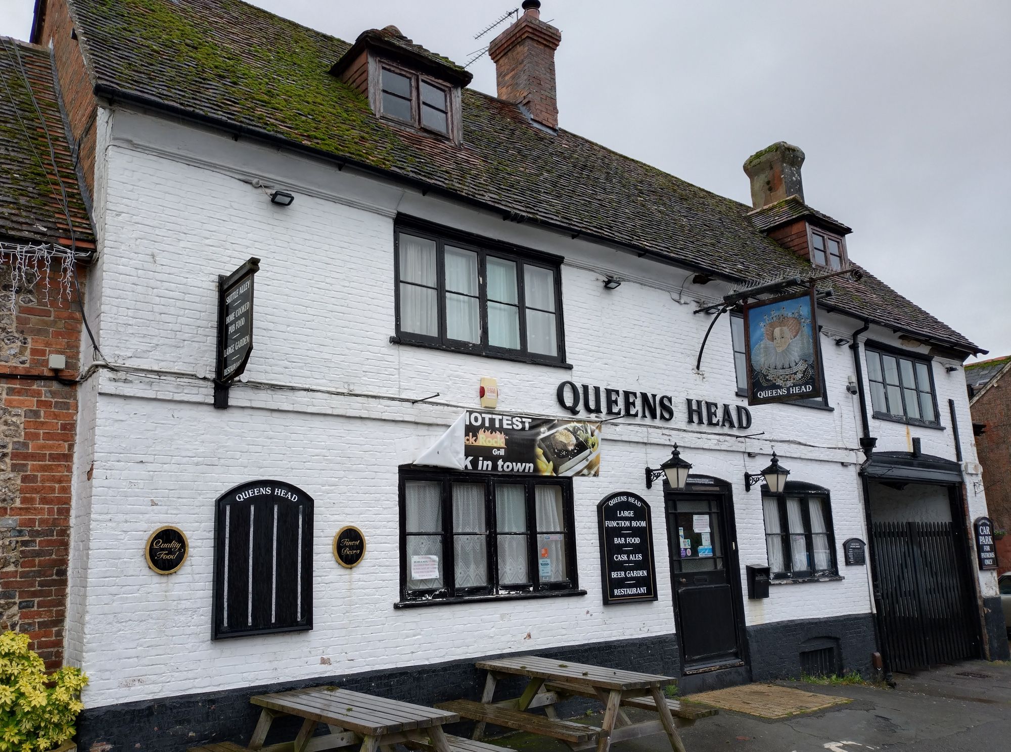 Queen\'s Head, Ludgershall (Photo: Andrew Ward – 11/10/2024). (Pub, External, Key). Published on 12-08-2025