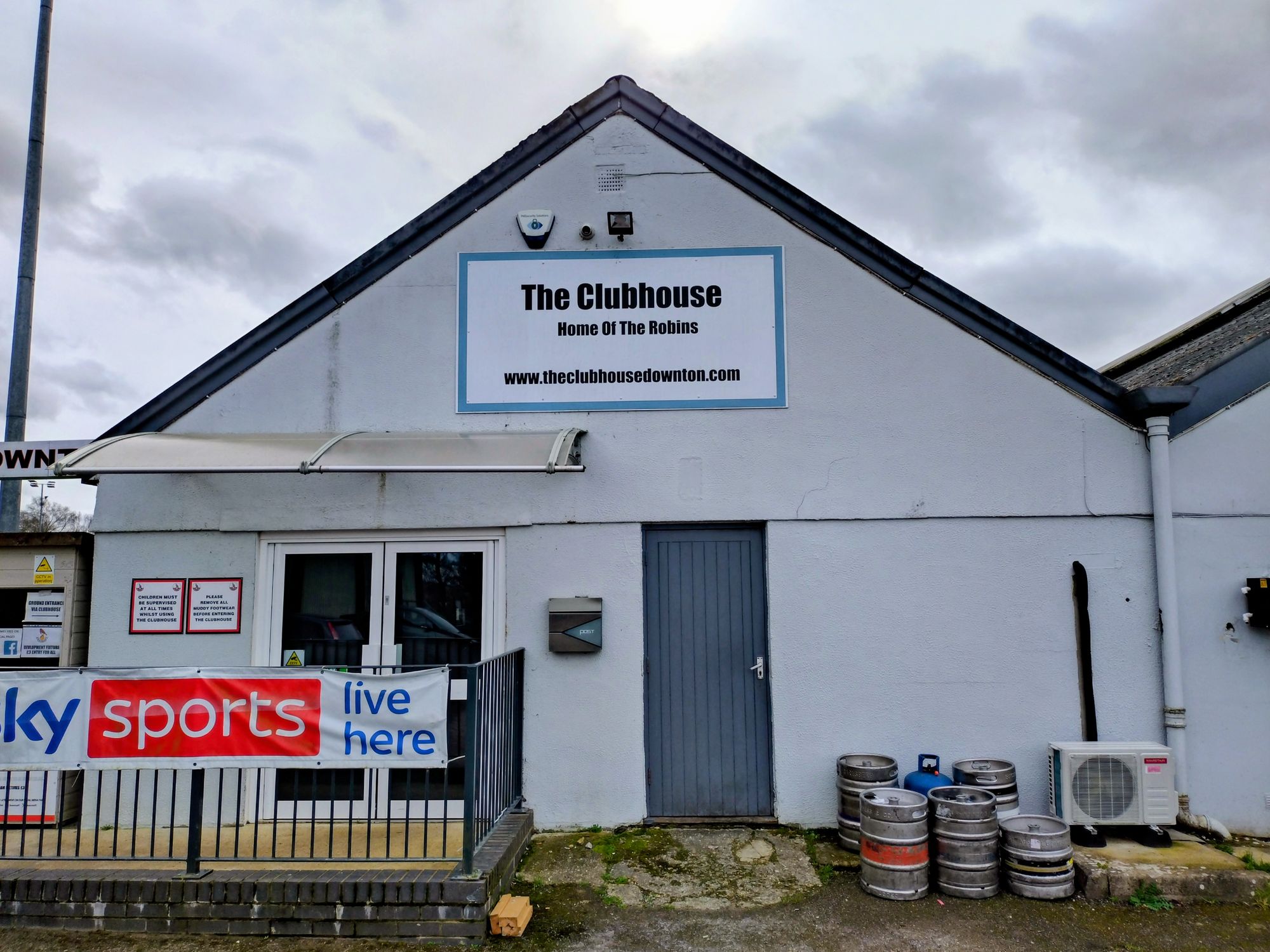 Clubhouse, Downton. (External, Key). Published on 10-03-2026