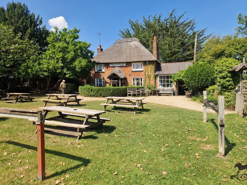 Cuckoo Inn, Hamptworth (Photo: Pete Horn - 15/07/2026). (Garden). Published on 15-07-2026 