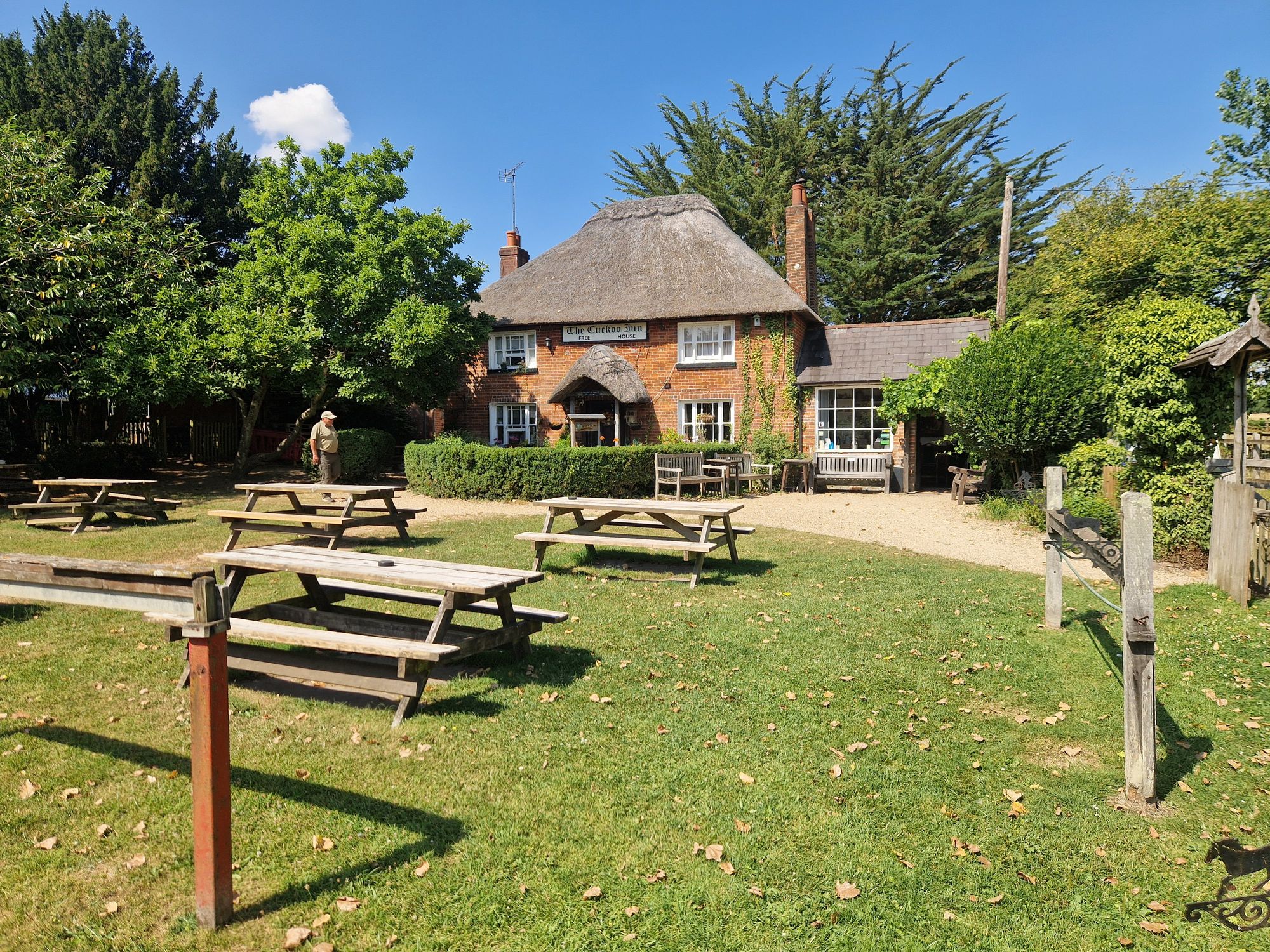 Cuckoo Inn, Hamptworth (Photo: Pete Horn - 15/07/2026). (Garden). Published on 15-07-2026