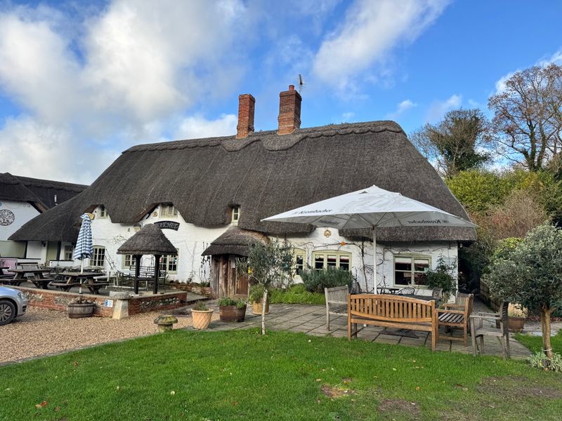 Hatchet Inn, Chute (Photo: Roger Braddick – 10/12/2025). (External, Key). Published on 10-12-2025