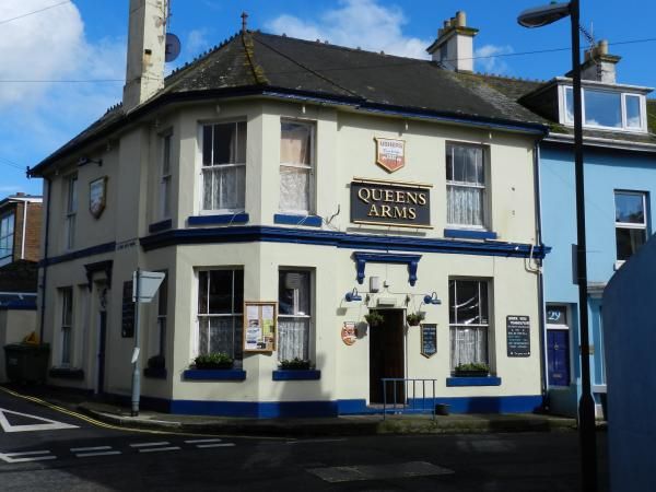 Queens Arms, August 2013. (Pub, External). Published on 02-10-2013
