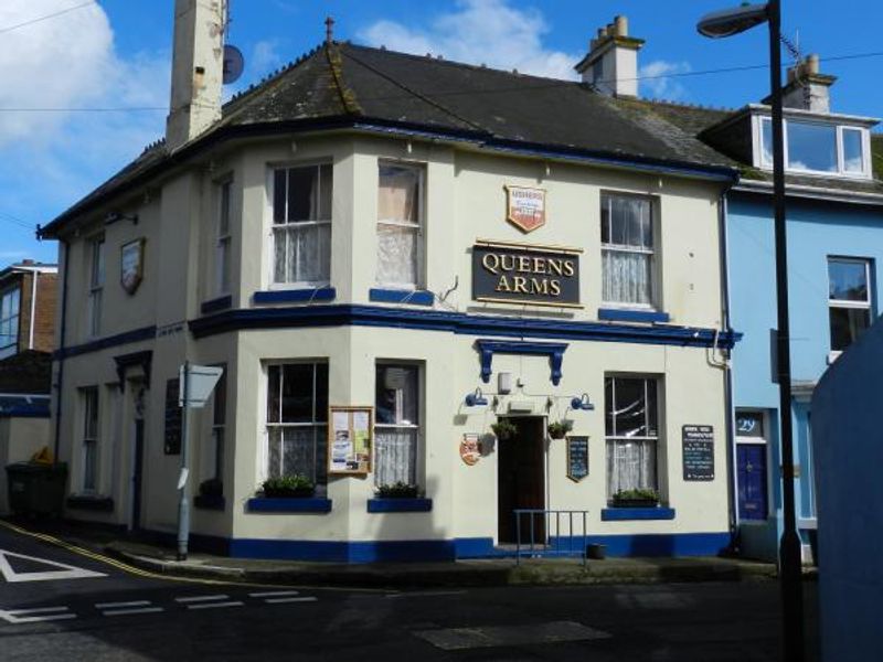 Queens Arms, August 2013. (Pub, External). Published on 02-10-2013 