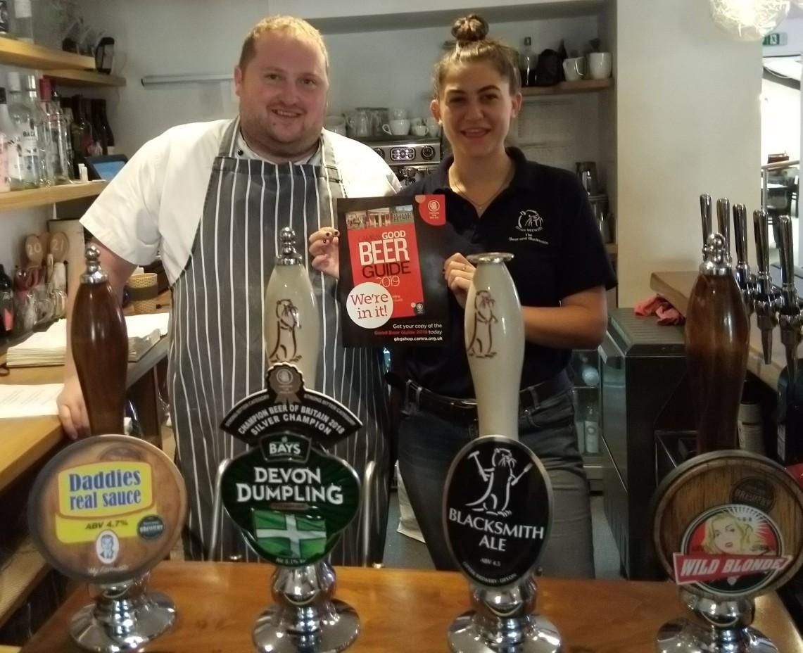 Landlord Malcolm & Lydia receiving GBG2019 Licensee Pack. (Bar, Publican, Award). Published on 18-10-2018
