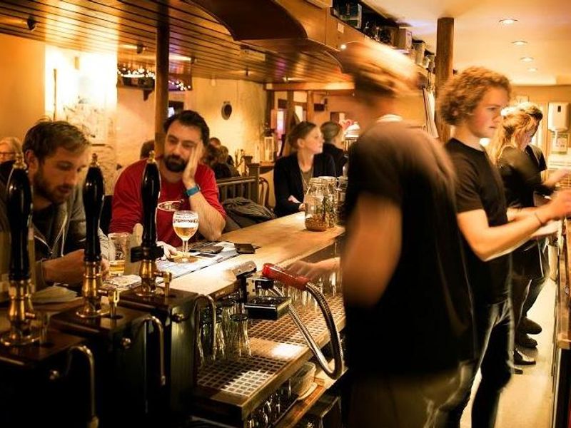 (Bar, Customers). Published on 10-02-2021