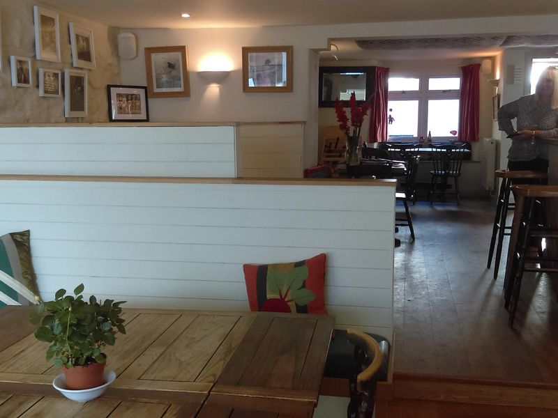 September 2018. (Bar, Publican, Customers). Published on 26-09-2018 