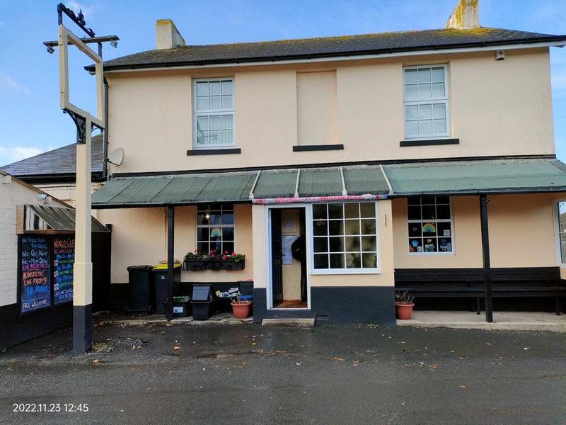 Signage removed for re-painting Nov 2022. (Pub, External, Key). Published on 24-11-2022