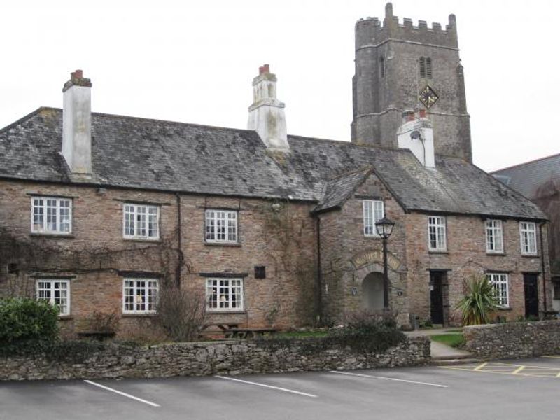 Court Farm Inn, April 2013. (Pub, External, Key). Published on 02-10-2013