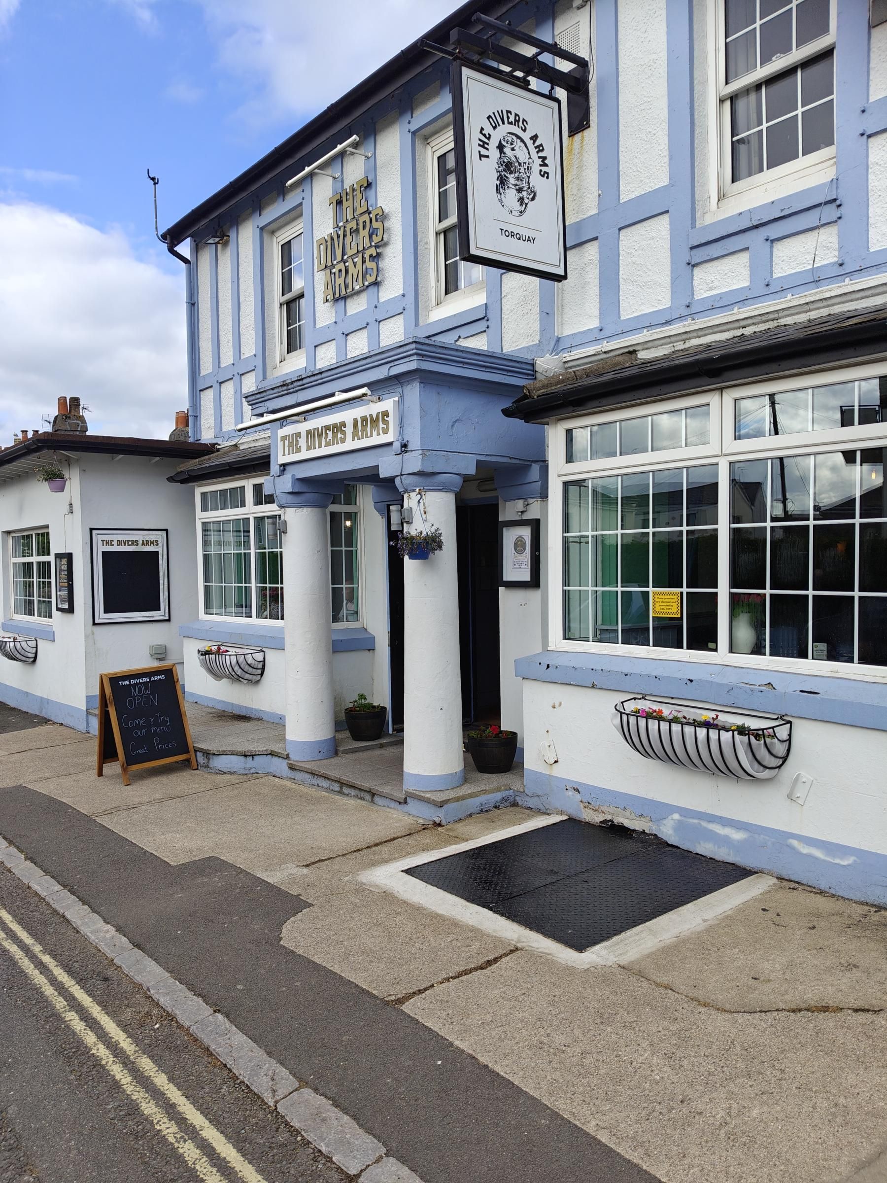 The Divers Arms 2026. (Pub, External, Sign, Key). Published on 03-06-2026