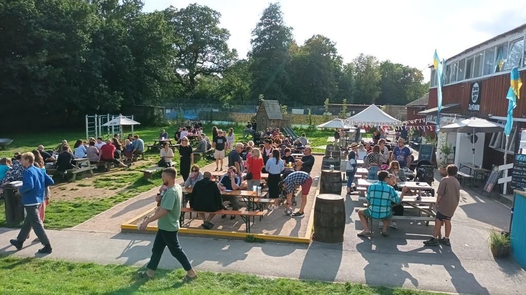 (Pub, External, Garden, Customers). Published on 07-12-2023